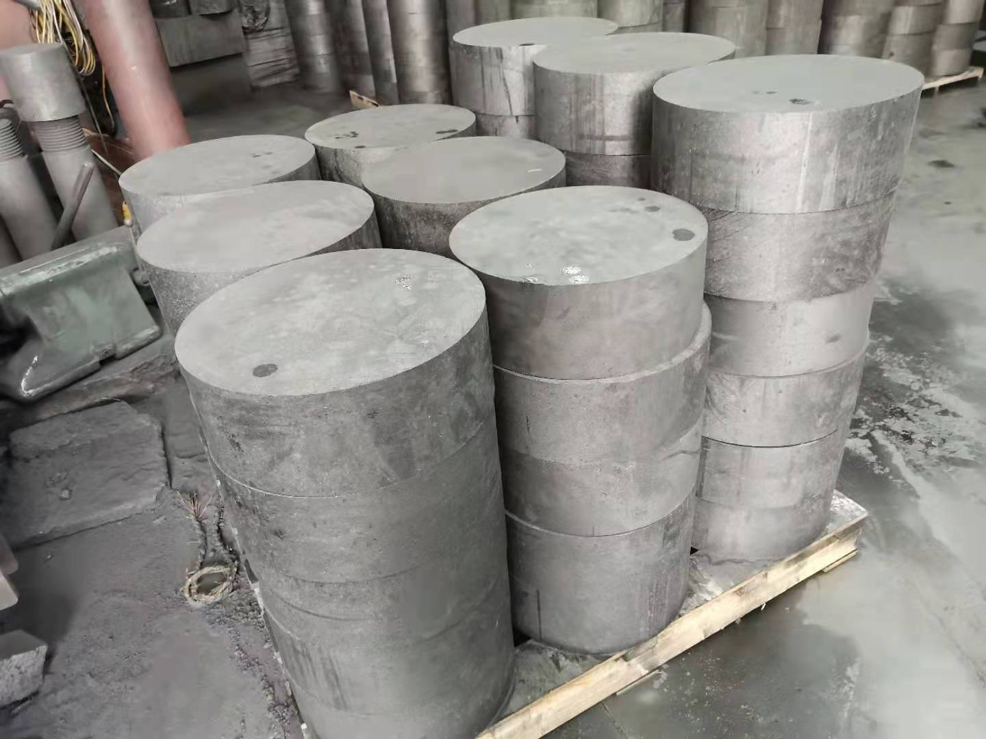 Graphite cake